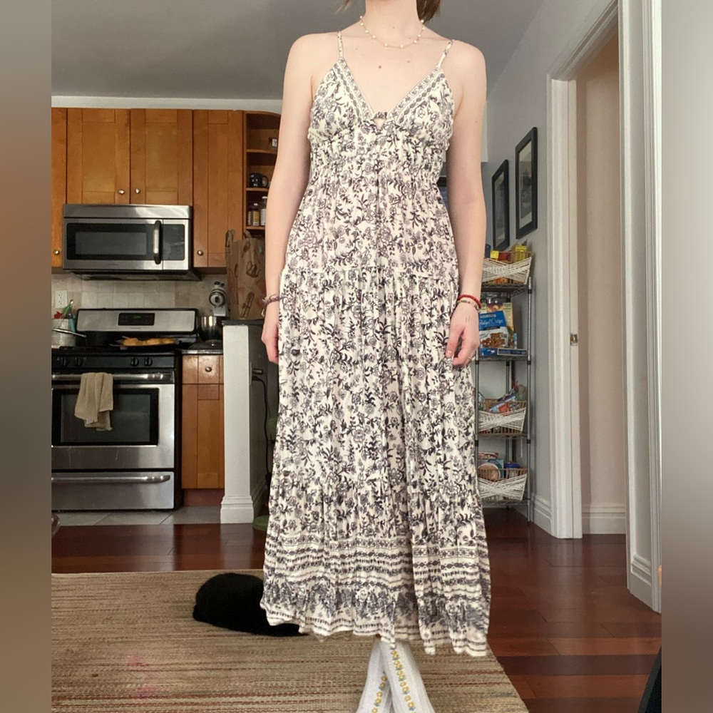 Beautiful flowy maxi dress